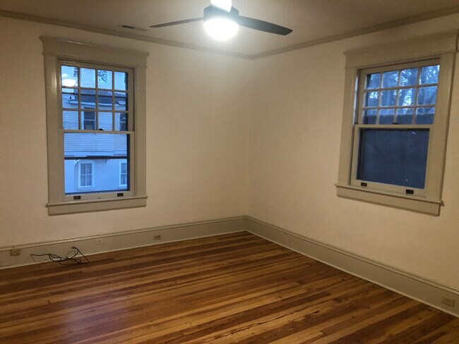 Apto. D Sala de estar - 1212 Brookstown Ave