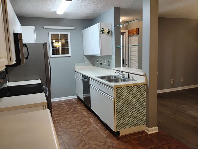 Building Photo - SOUTH BAY LAKES IV