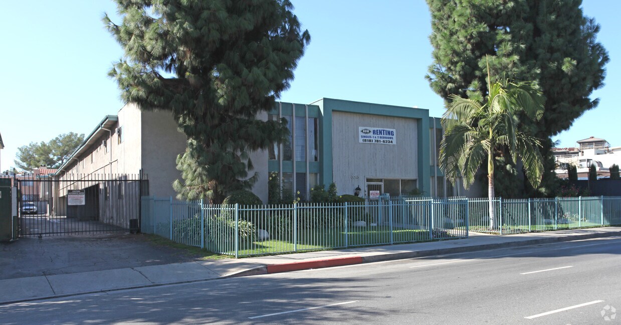 8041 - 8045 Sepulveda Blvd - Sepulveda Manhattan Apartments