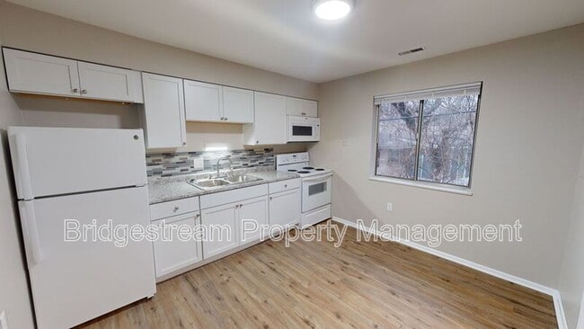 Foto del edificio - 7837 N Main St