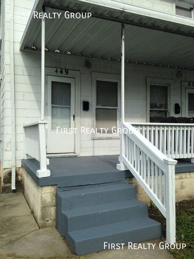 Building Photo - Recently Remodeled 2 Bedroom Home, Move In...