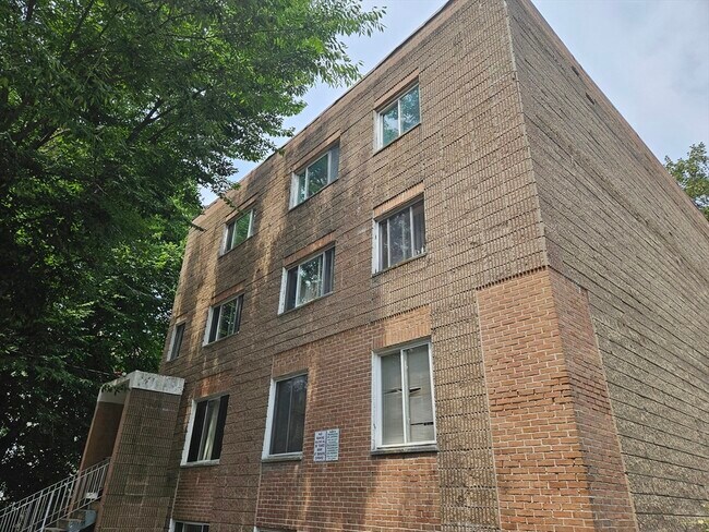 Building Photo - 85 Munroe St