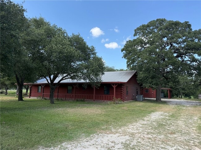 Building Photo - 9581 Valley View Dr