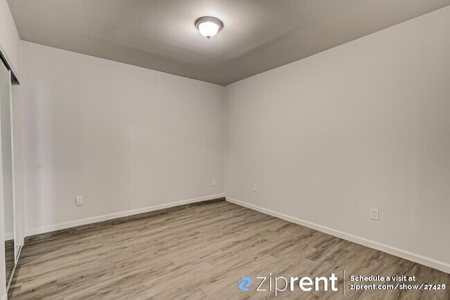 Foto del edificio - 9121 Foster Rd