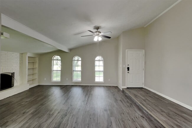 Building Photo - 2102 Turtle Creek Dr