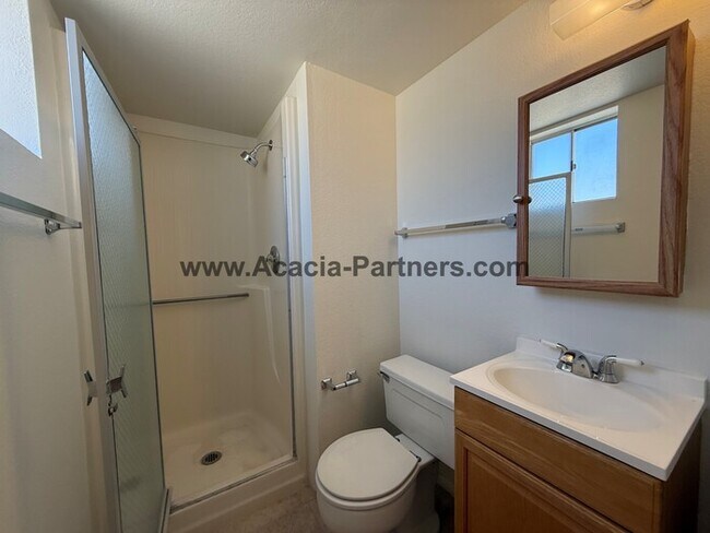 Building Photo - Three Bedroom Multi Level Home
