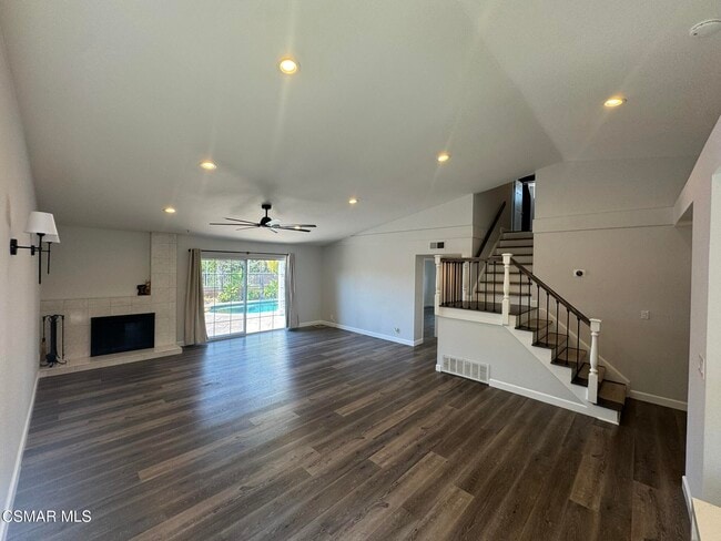 Foto del edificio - 717 N Hudspeth Ave