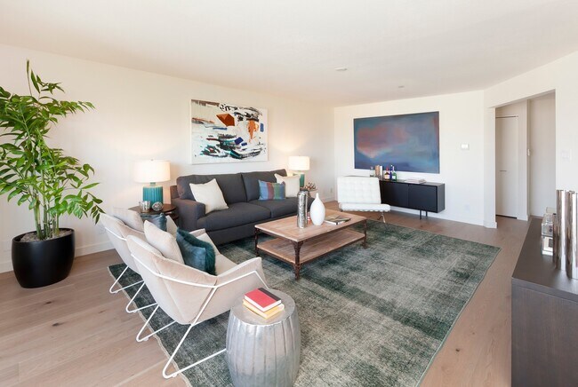 Foto del edificio - Modern 3BR/2BA plus ENORMOUS Media room in...