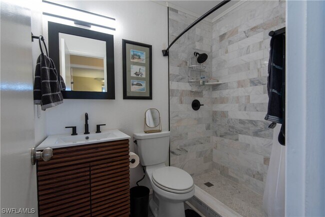 Foto del edificio - 3355 Royal Canadian Trace