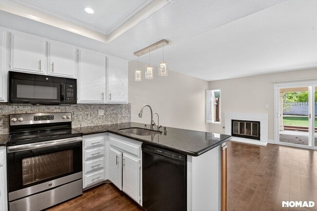 Foto del edificio - 15865 Lofty Trail Dr
