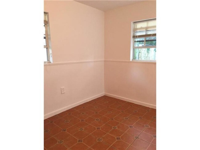 Foto del edificio - 37 NW 50th St