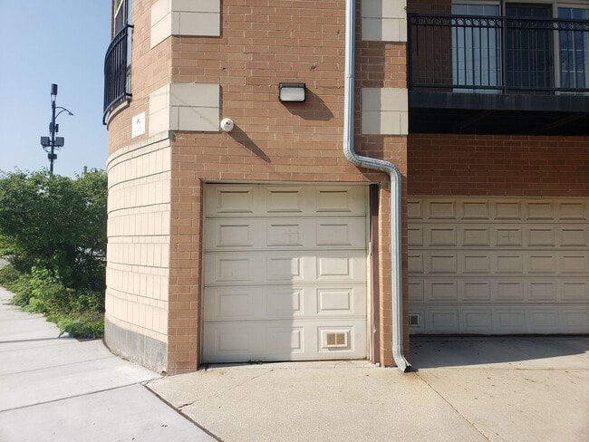 Building Photo - 6423 W Touhy Ave