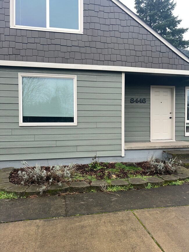 Building Photo - 8446 SE Orchard Ln