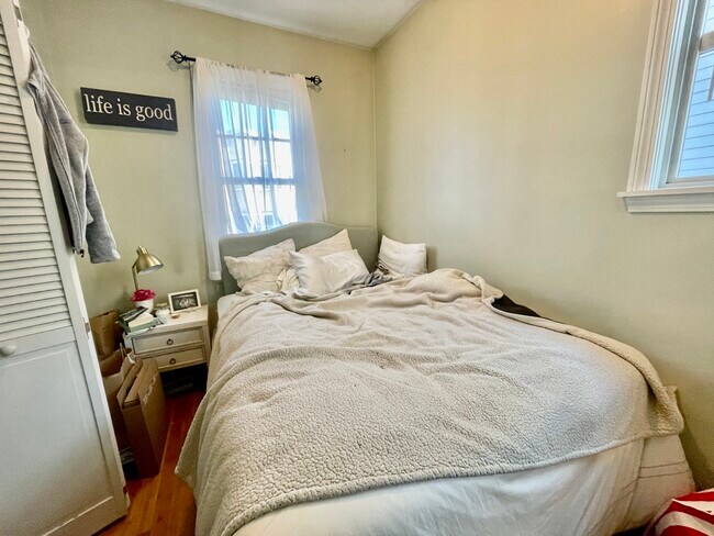 Building Photo - 195 W 3rd St