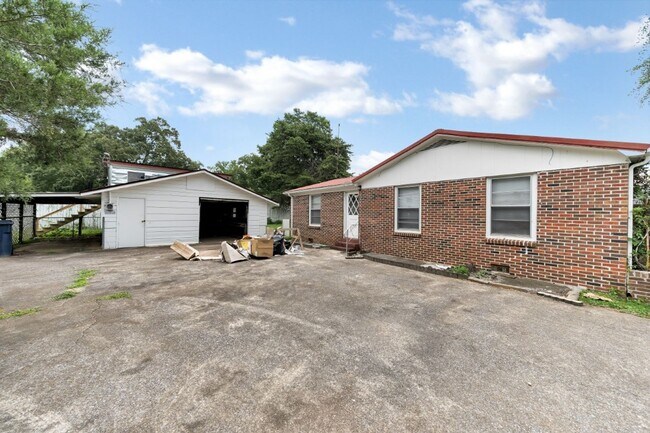 Foto del edificio - Hot Listing! Modern 3BR/2BA in Talladega –...