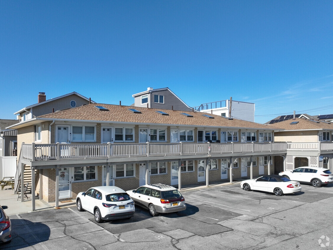 Sandy Reef Condominiums - 979 Oceanfront