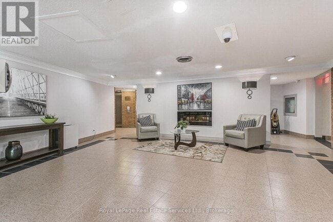 Building Photo - 1240 Marlborough Ct