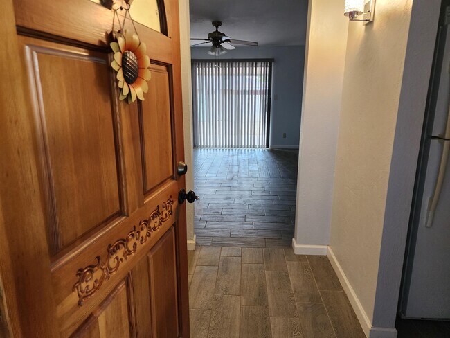 Building Photo - 613 Mimosa Dr