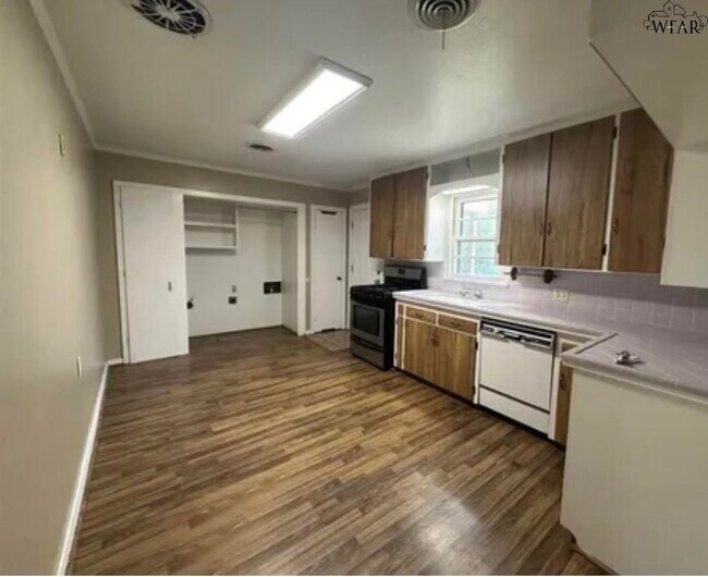 Building Photo - 2612 Fairway Dr