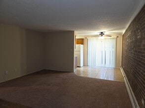 Building Photo - 20-32 Church St