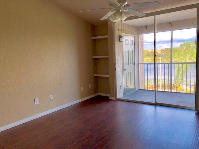 Foto del edificio - 8915 Latrec Ave