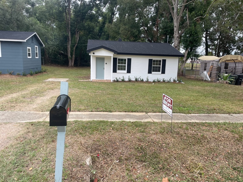 Primary Photo - 1502 Pepper Dr