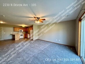 Building Photo - 2230 Devon Ave