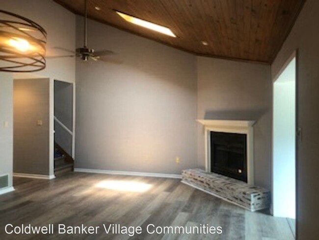 Building Photo - 2 br, 2 bath House - 2715 Greenbriar Dr. U...