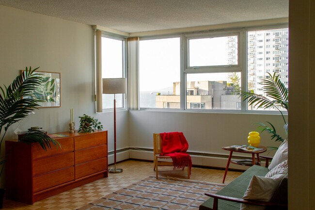 Building Photo - Regency Park