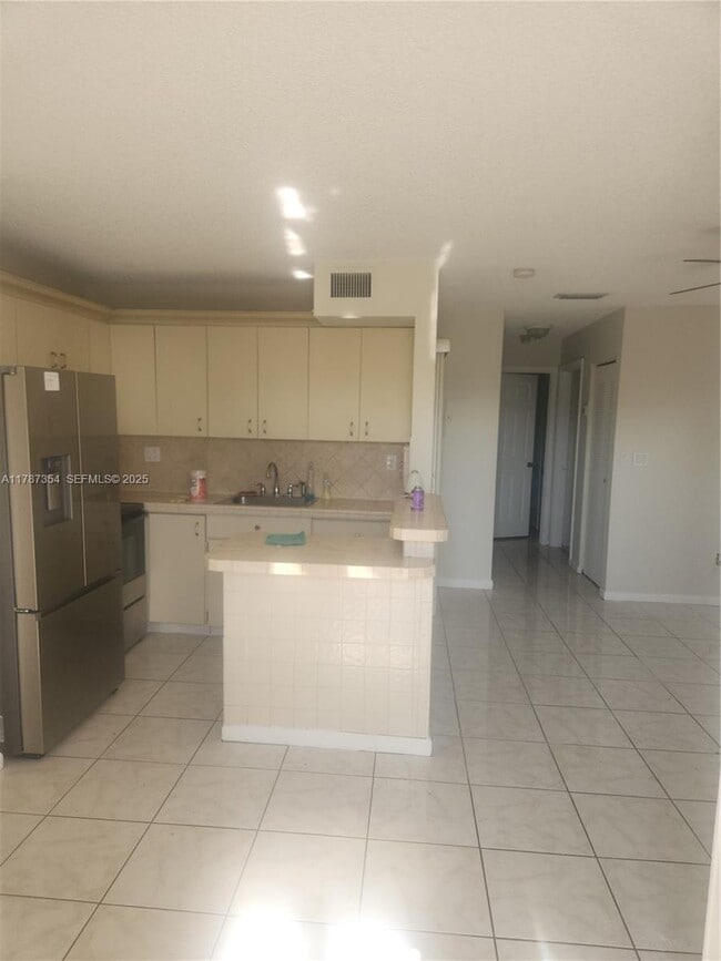 Foto del edificio - 455 NW 210th St