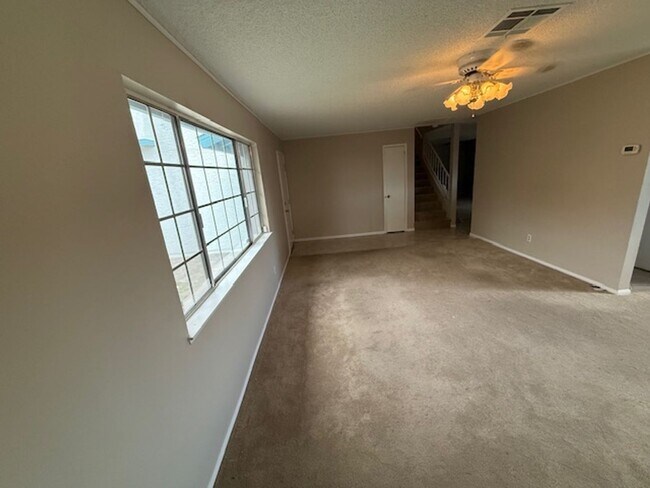 Foto del edificio - A Fabulous 4 Bedroom Home in Highland Hills