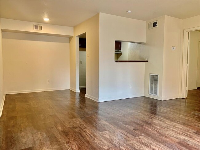 Building Photo - 8100 Creekbend Dr
