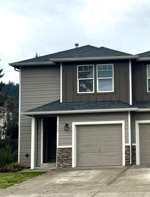 Foto principal - 223 Pioneer Dr