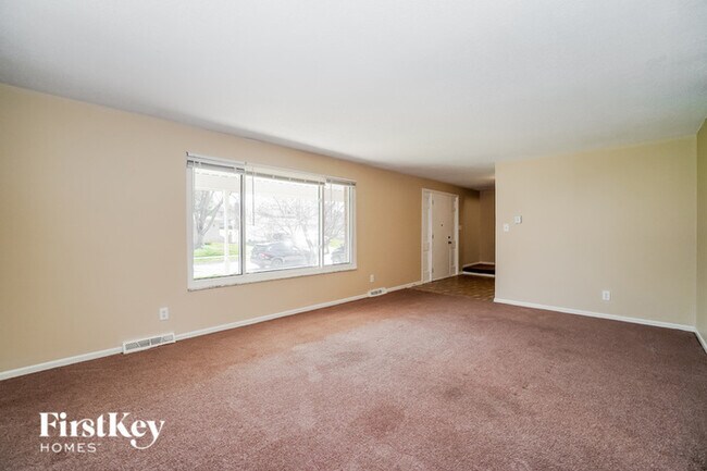 Building Photo - 405 Lytton Way