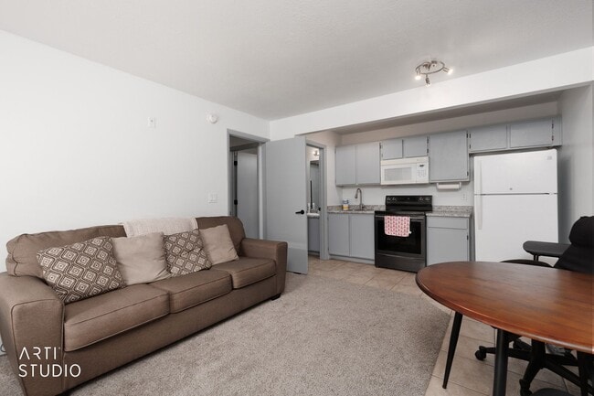 Building Photo - Fully furnished one-bedroom apartment located on the ground level