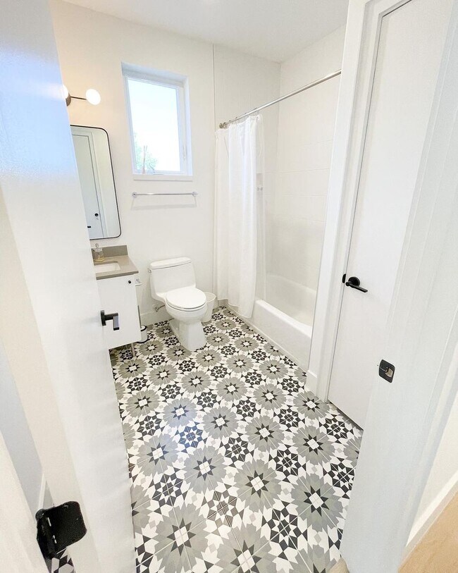 Foto del edificio - 2709 E 5th St.