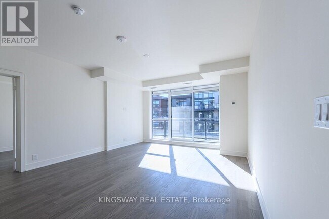 Photo du bâtiment - 1575 Lakeshore Rd W