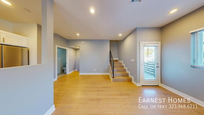 Building Photo - 147 Roselake Ave