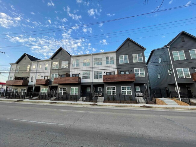 Building Photo - 129 E 20th St
