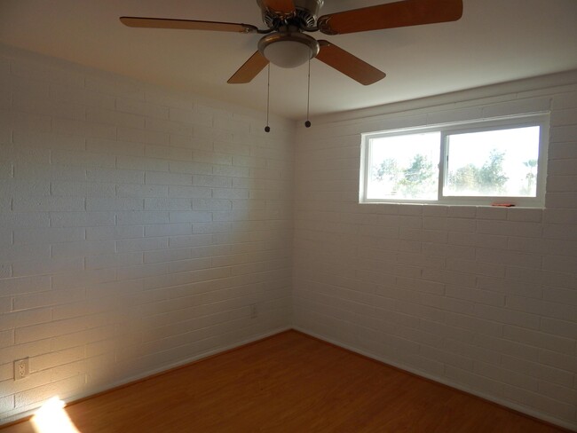 Building Photo - 2025 S Granada Dr
