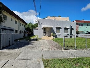 Building Photo - 1265 SW 4th St