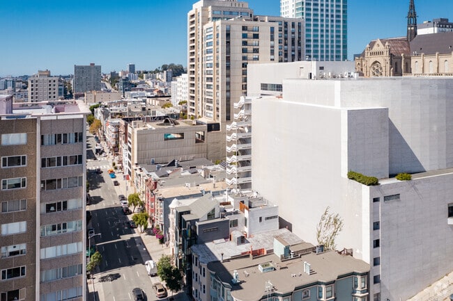 Aerial Photo - 1018-1020 Pine St
