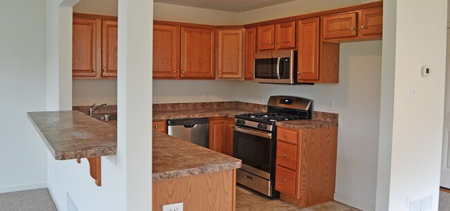 Building Photo - Lovely CONRAD WEISER Townhome
