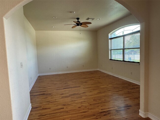 Foto del edificio - 4123 Old Chocolate Bayou Rd