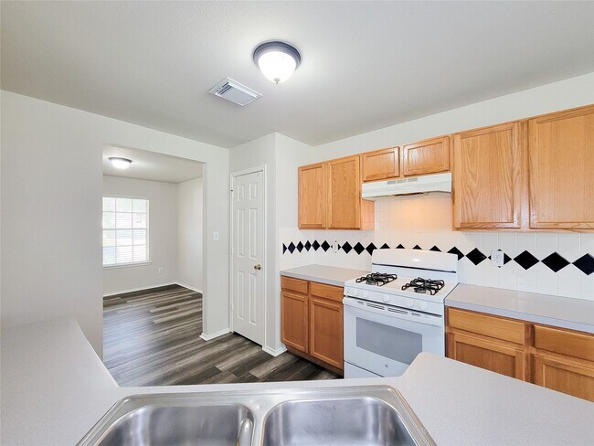 Foto del edificio - 5746 Roehampton Ct