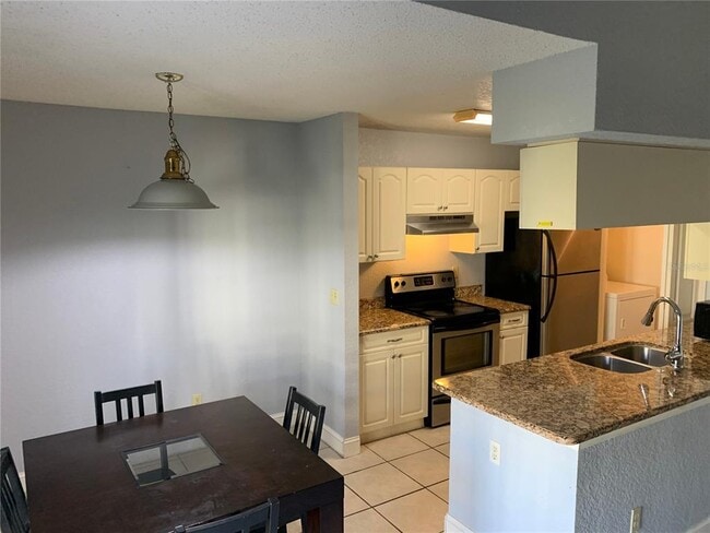 Building Photo - 2550 N Alafaya Trail