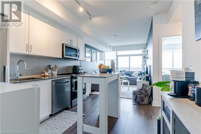 Photo du bâtiment - 681 Yonge St