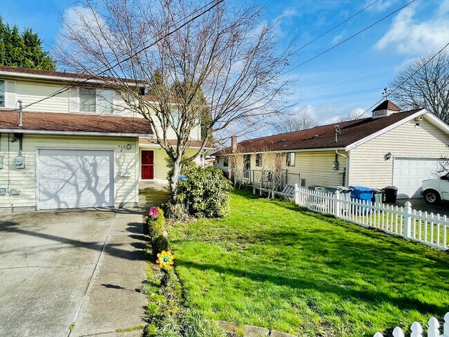 Foto del edificio - 713 8th Ave Pl NW