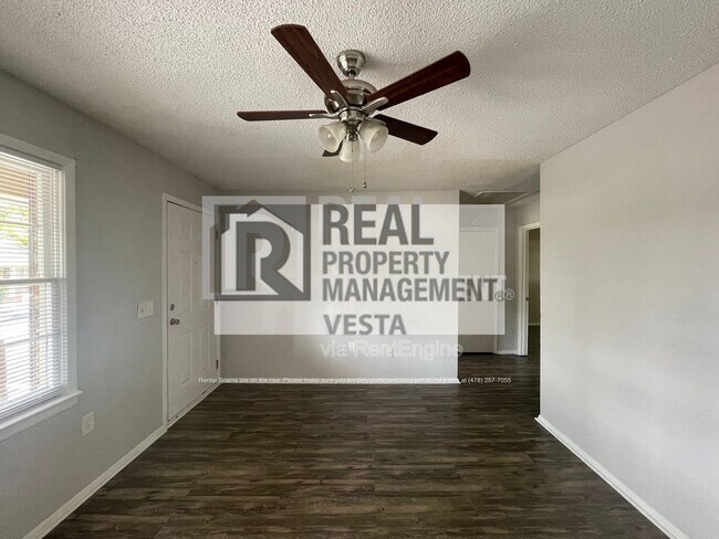 Foto del edificio - 406 Russell Pkwy