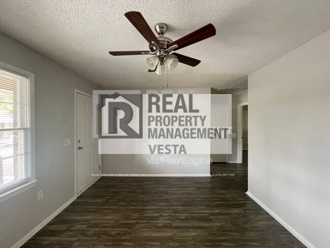 Building Photo - 406 Russell Pkwy